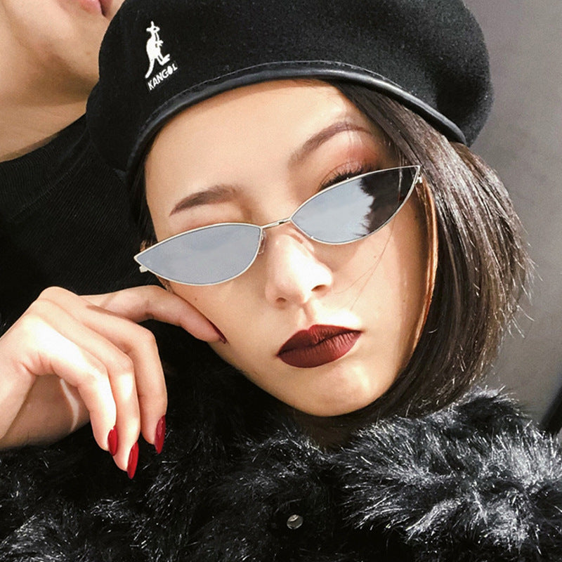 New Cute Sexy Sunglases Retro Cat Eye Sunglasses Women Metal Triangle Vintage Cateye Sun Glasses Female